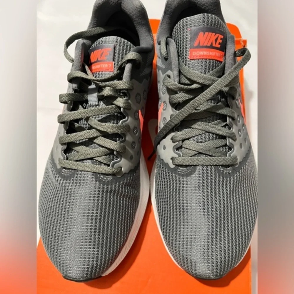 Nike Downshifter 7 Women’s Running Shoes sneakers gray and pink size 9W‎